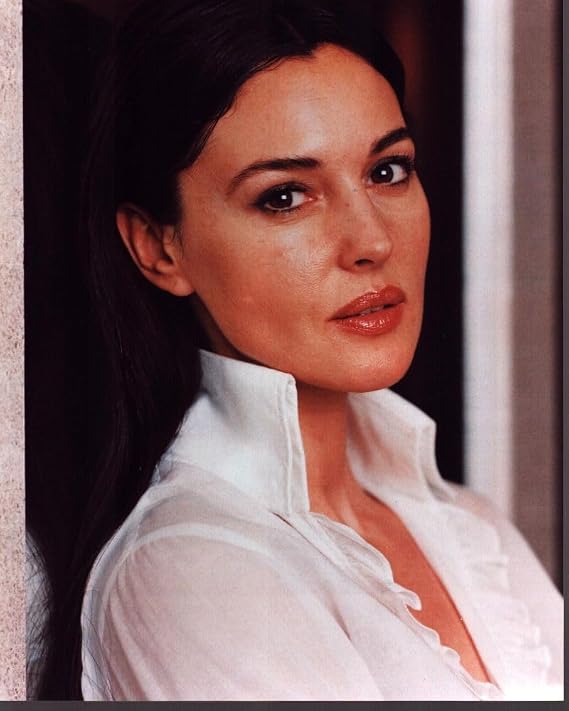 Posterazzi Monica Bellucci In White Top Photo Print (16 x 20) - Item # MVM05007
