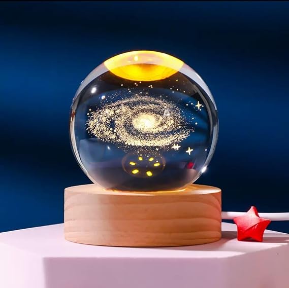 MR 3D Kristal Cam Küre, Ahşap Soketli Gece Lambası,LED, sevgiliye hediye, Noel, Öğretmenler Günü, Özel Tasarım Harika bir hediye (Tozbulutu Galaxy) [Enerji Sınıfı A]