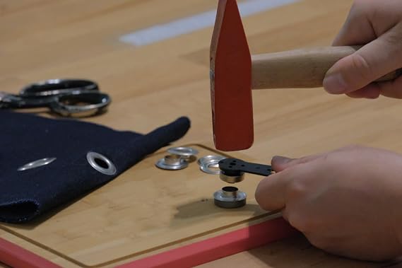 Kuşgözü 2,5 mm Kendin Yap Kiti, Bez Bebek Ayakkabısı ve Küçük Ölçekli Ürünler için Çekiçle Uygulama Aparatları ve 25 Adet Kuşgözü Takım-Paslanmaz Pirinç (antik sarı)