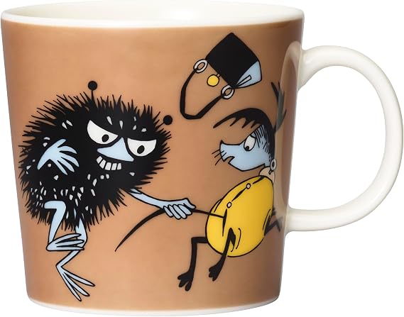 Arabia Moomin Mug 10oz Stinky in Action