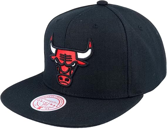 Mitchell & Ness Chicago Bulls Core Basic Snapback, Black