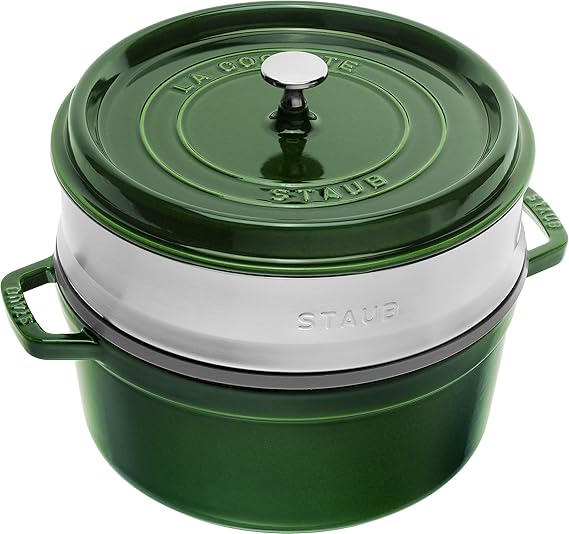 STAUB Cocotte Gusseisen Bräter mit Dampfeinsatz aus Edelstahl 26 cm 525 L Rund Alle Herdarten inkl Induktion Made in France Basilikum-Grün